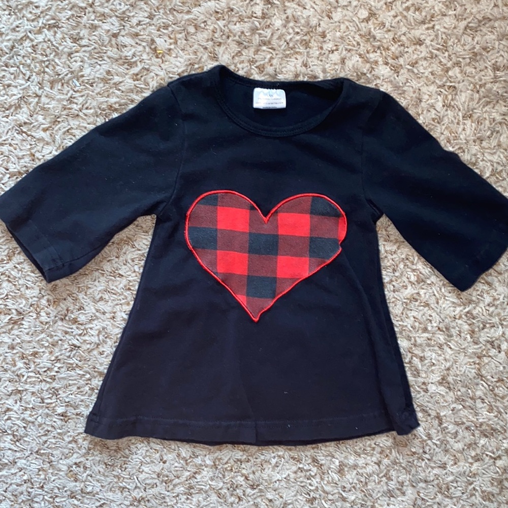 18-24M girls 3/4 length sleeve shirt. Black with Buffalo plaid heart. - Picture 1 of 4
